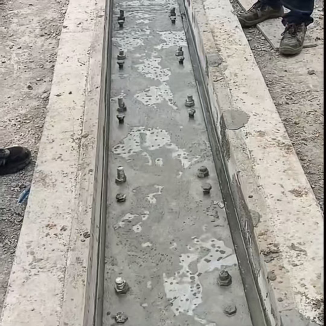 吐鲁番港口码头起重机龙门吊重型机械设备稳固用早强快凝轨道胶泥